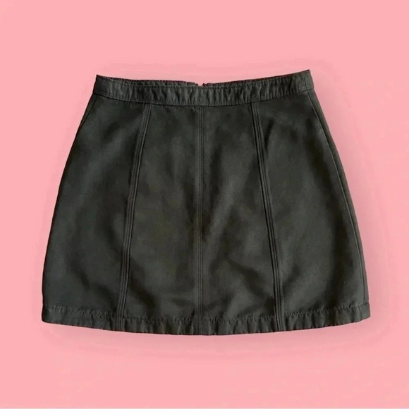 Black Hollister Suede Mini Skirt with Front Pockets and Zipper Size 7 Y2K - Picture 2 of 4